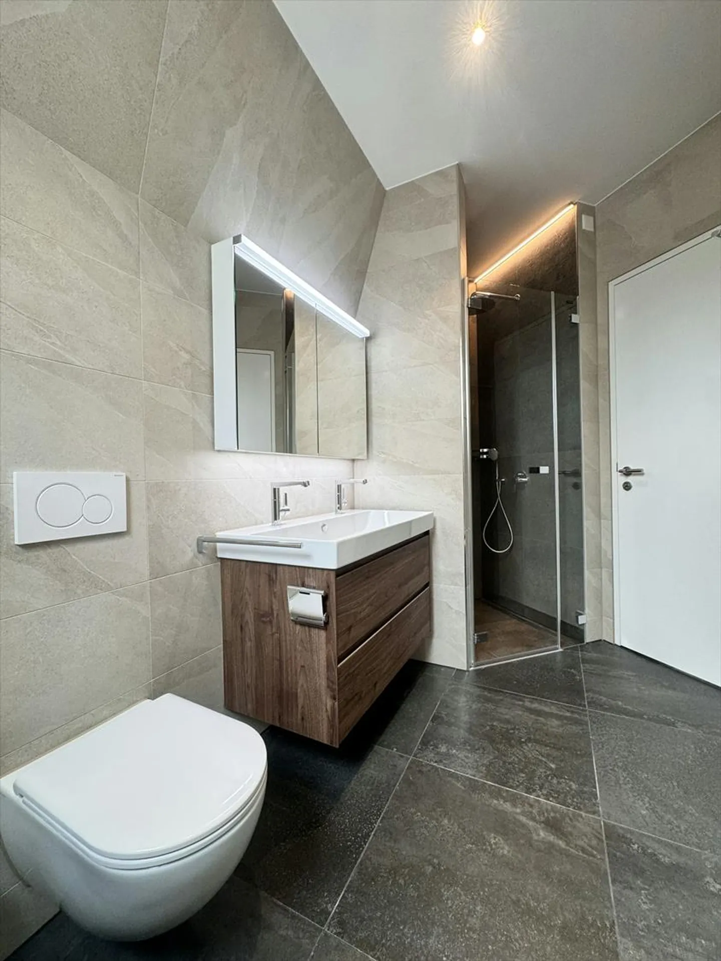 Sentiment exclusif de terrasse sur le toit dans un emplacement central à Oerlikon - Photo 6 sur 13