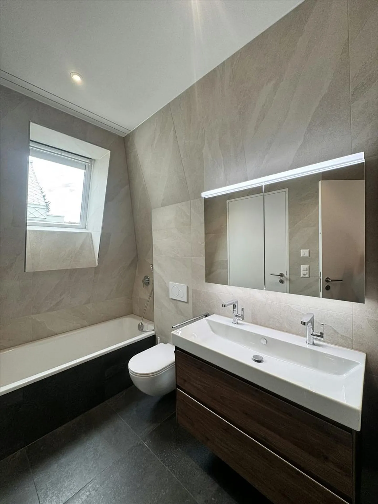 Sentiment exclusif de terrasse sur le toit dans un emplacement central à Oerlikon - Photo 7 sur 13