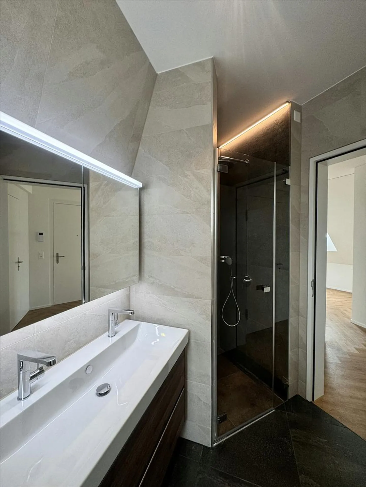 Sentiment exclusif de terrasse sur le toit dans un emplacement central à Oerlikon - Photo 8 sur 13