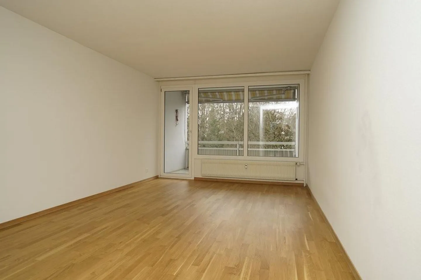 Appartement lumineux avec deux balcons - Photo 2 sur 6