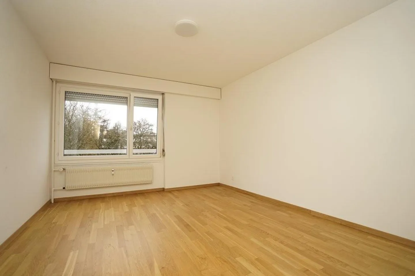 Appartement lumineux avec deux balcons - Photo 3 sur 6