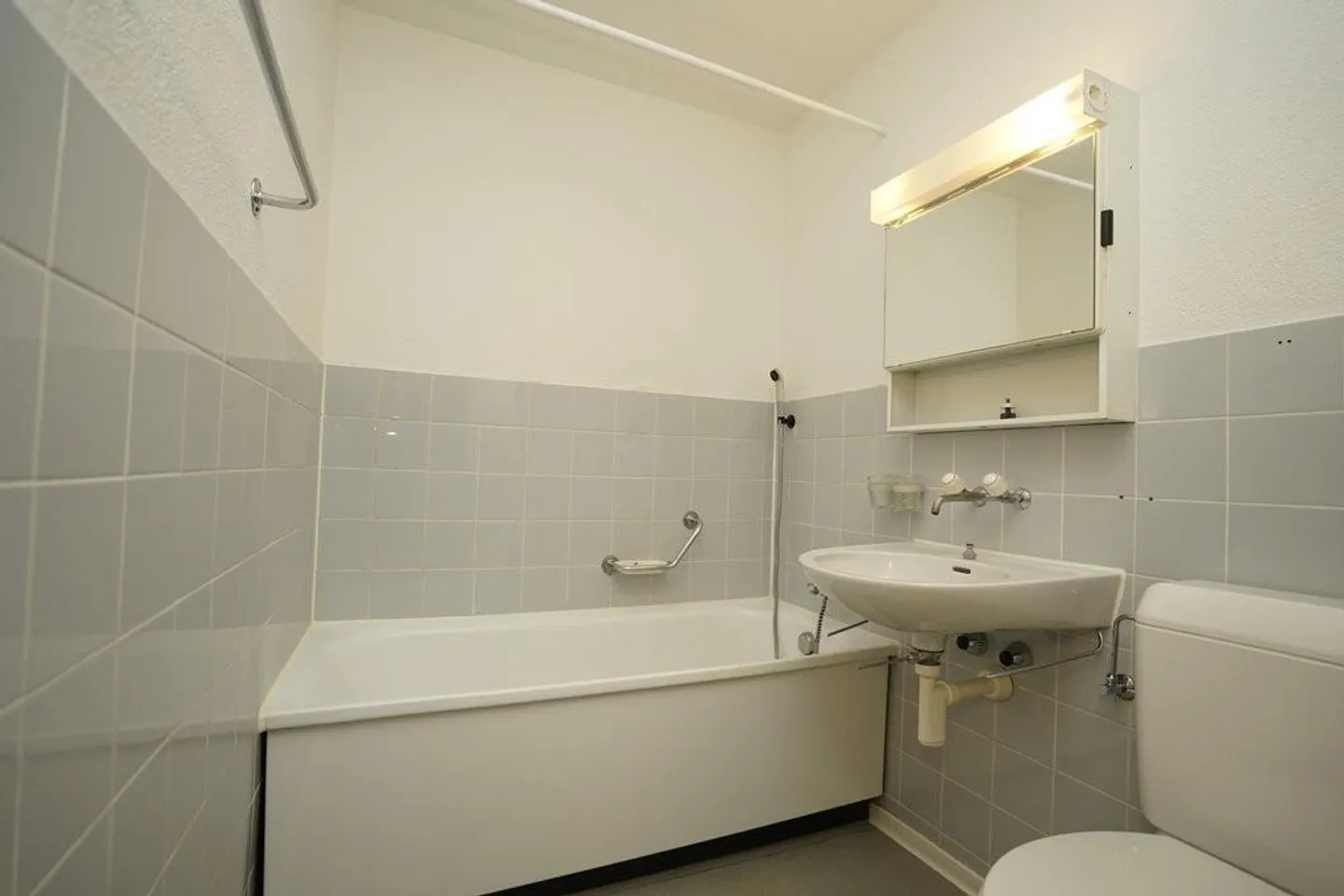 Appartement lumineux avec deux balcons - Photo 4 sur 6