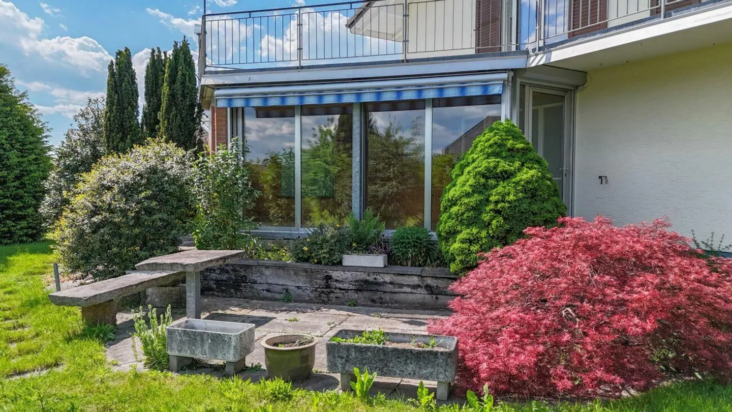 Casa con molto spazio e potenziale per una casa bifamiliare o multigenerazionale - Foto 13 di 28