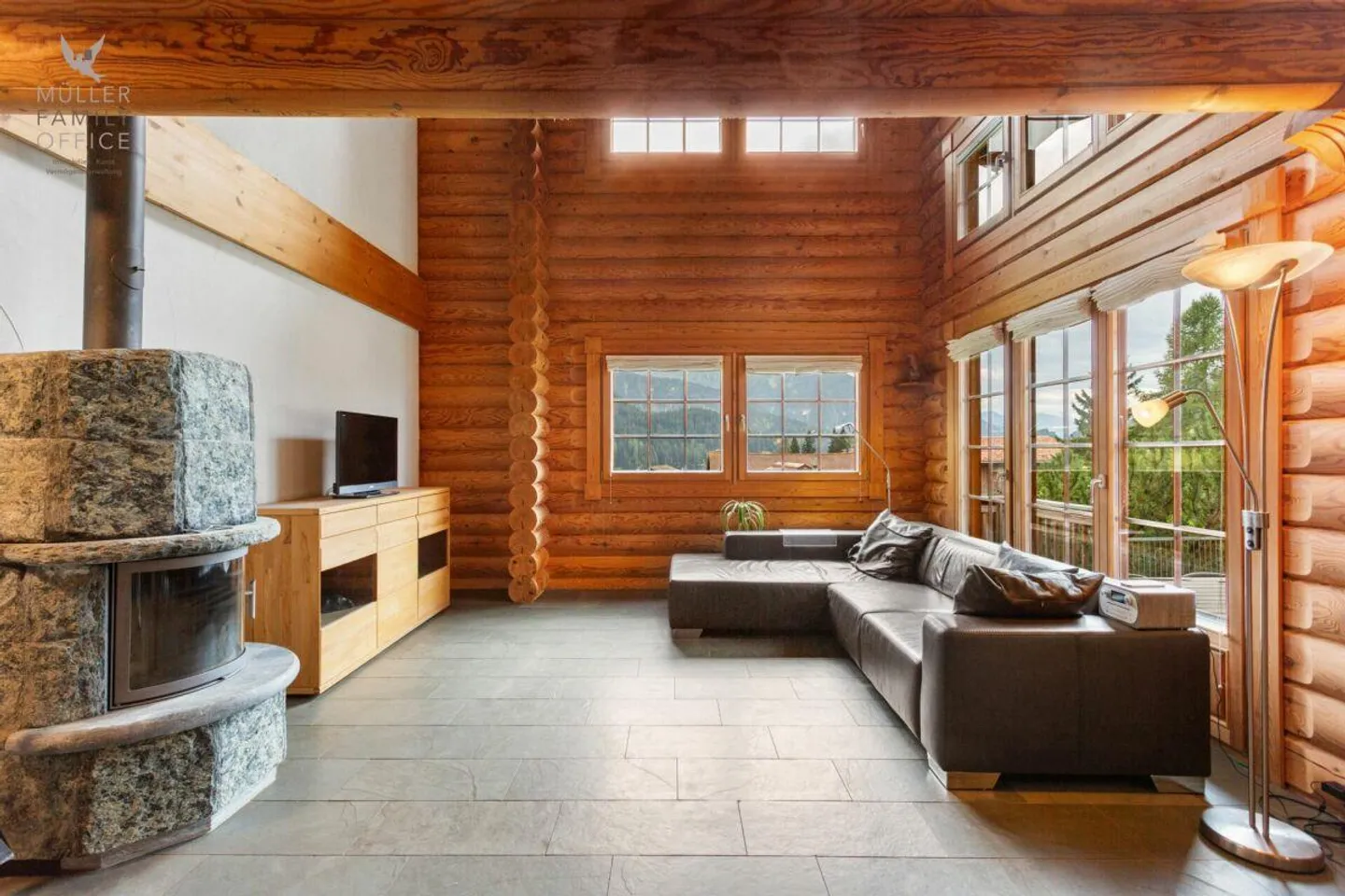 Exclusive log house with distinctive alpine charm - Photo 3 of 13