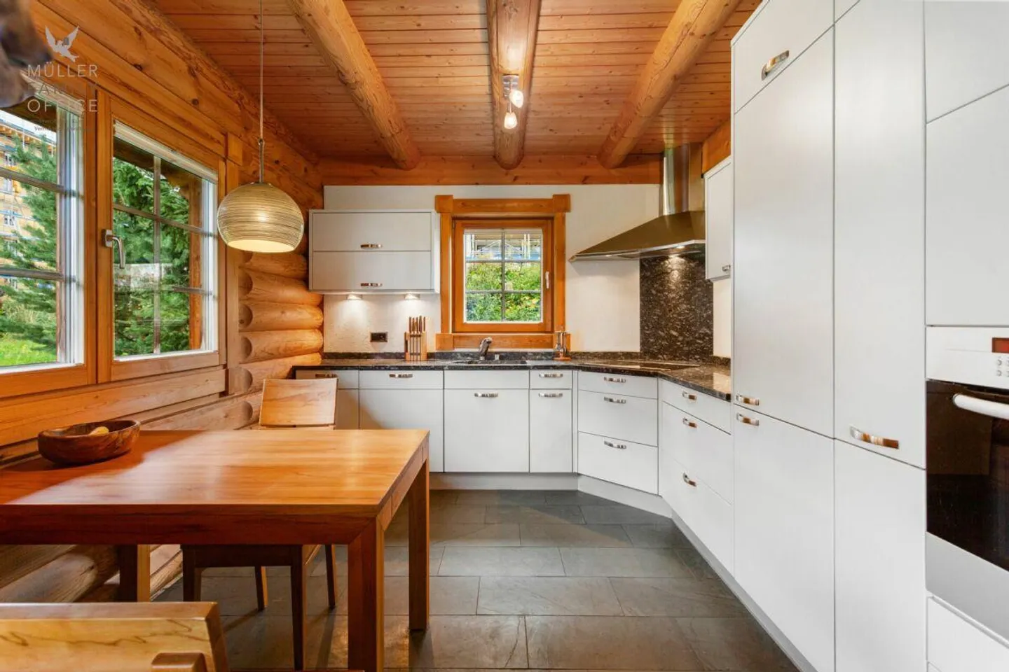 Exclusive log house with distinctive alpine charm - Photo 6 of 13