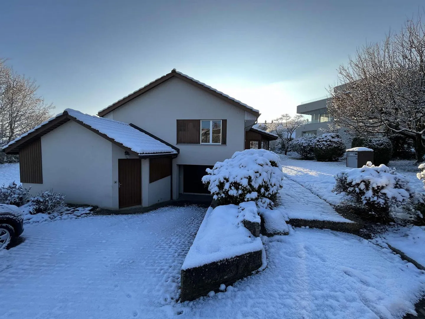 Casa unifamiliare di 6,5 stanze con appartamento separato e circa 800 m² di spazio esterno - Foto 2 di 22