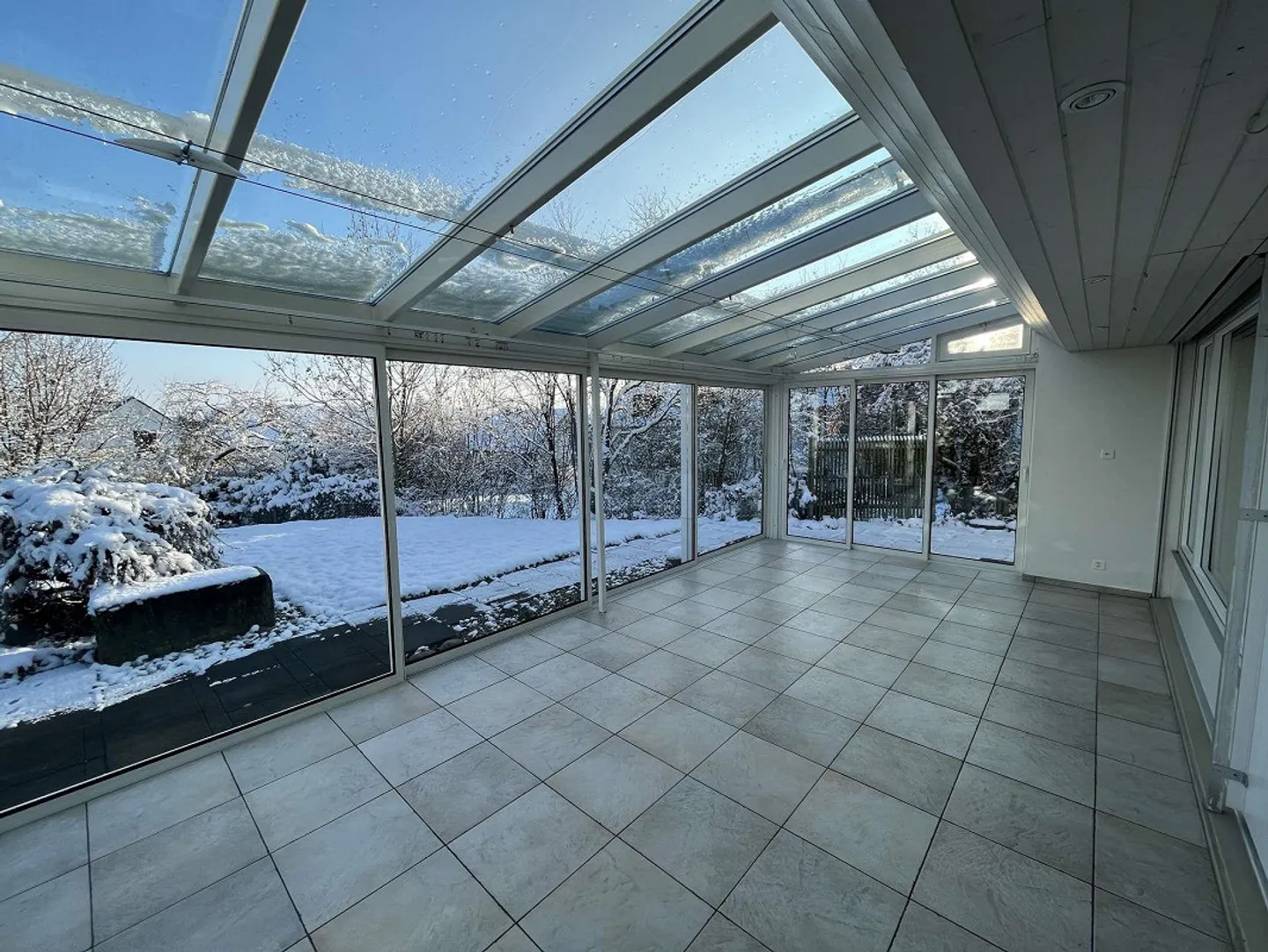 Casa unifamiliare di 6,5 stanze con appartamento separato e circa 800 m² di spazio esterno - Foto 7 di 22