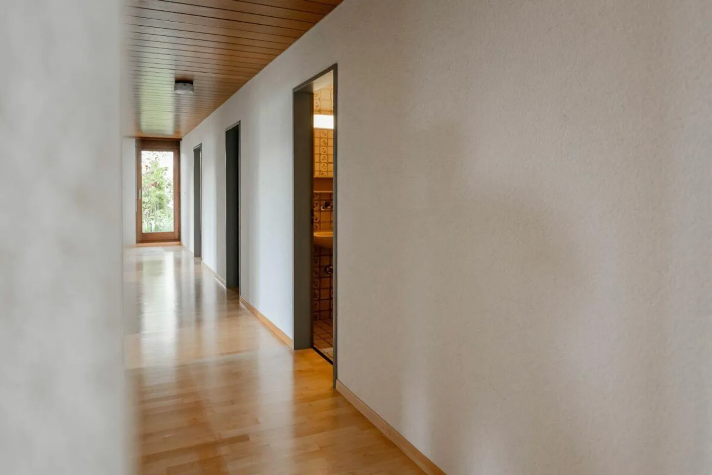 5.5-Room Terrace House with Unobstructed View of the Green - Photo 10 of 13