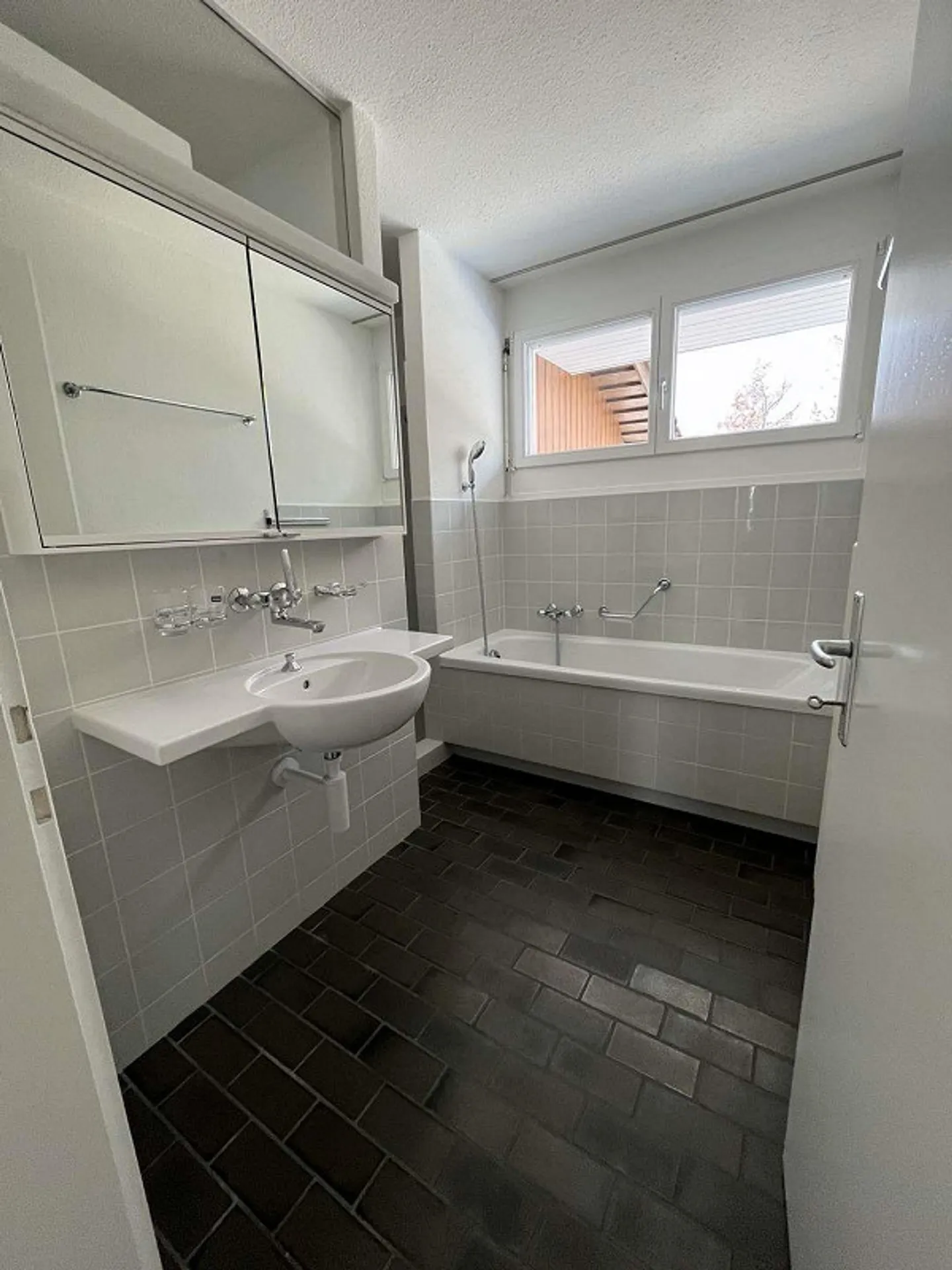 Casa unifamiliare di 6,5 stanze con appartamento separato e circa 800 m² di spazio esterno - Foto 14 di 22