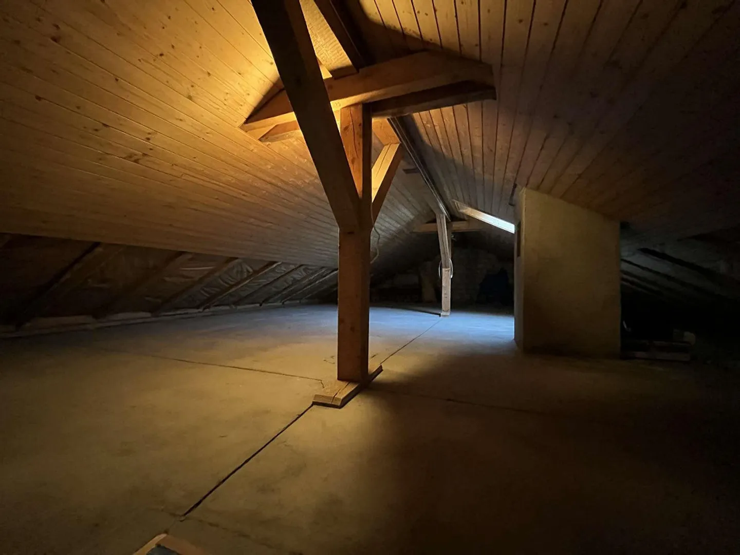 Casa unifamiliare di 6,5 stanze con appartamento separato e circa 800 m² di spazio esterno - Foto 18 di 22