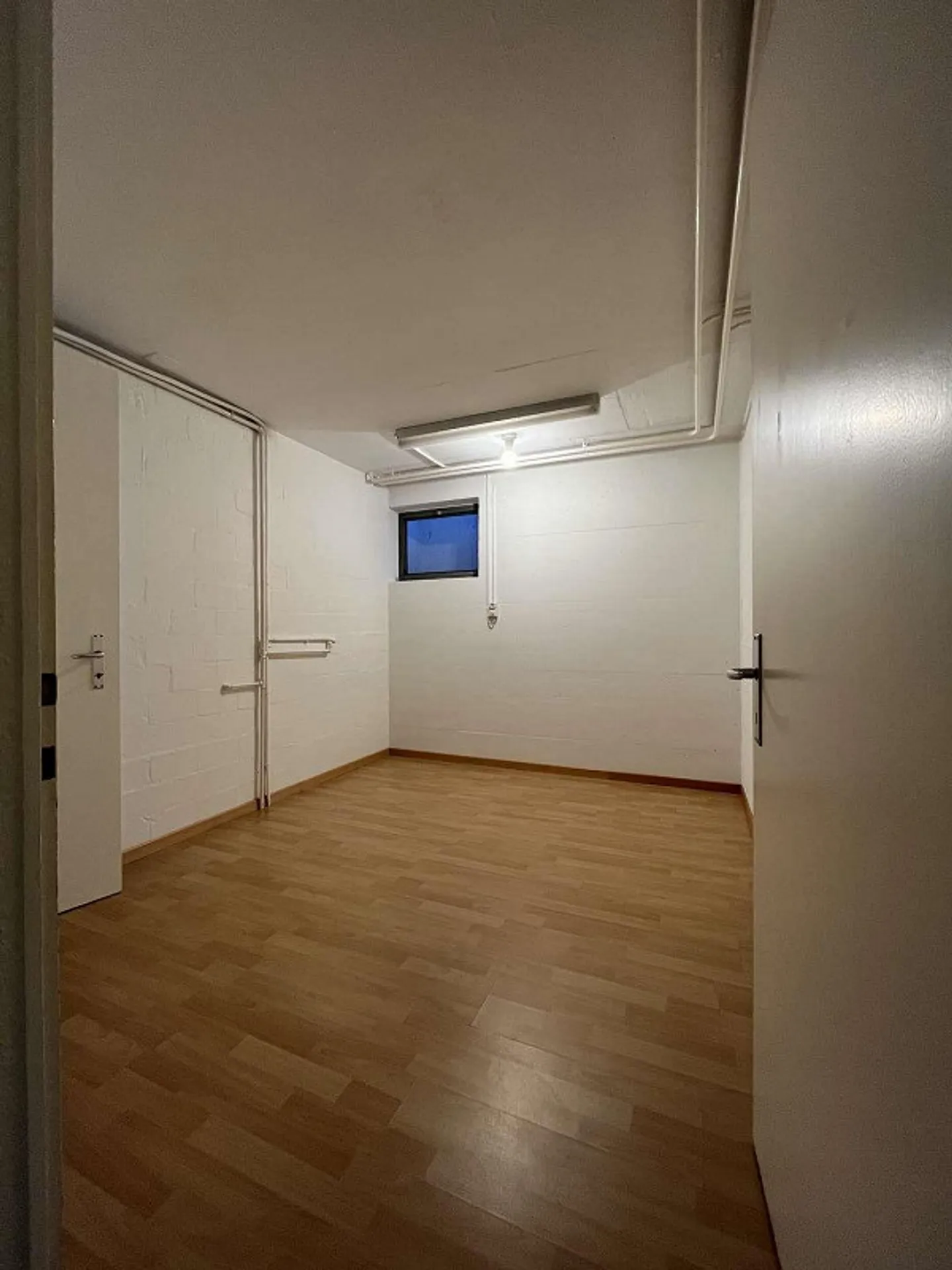 Casa unifamiliare di 6,5 stanze con appartamento separato e circa 800 m² di spazio esterno - Foto 19 di 22