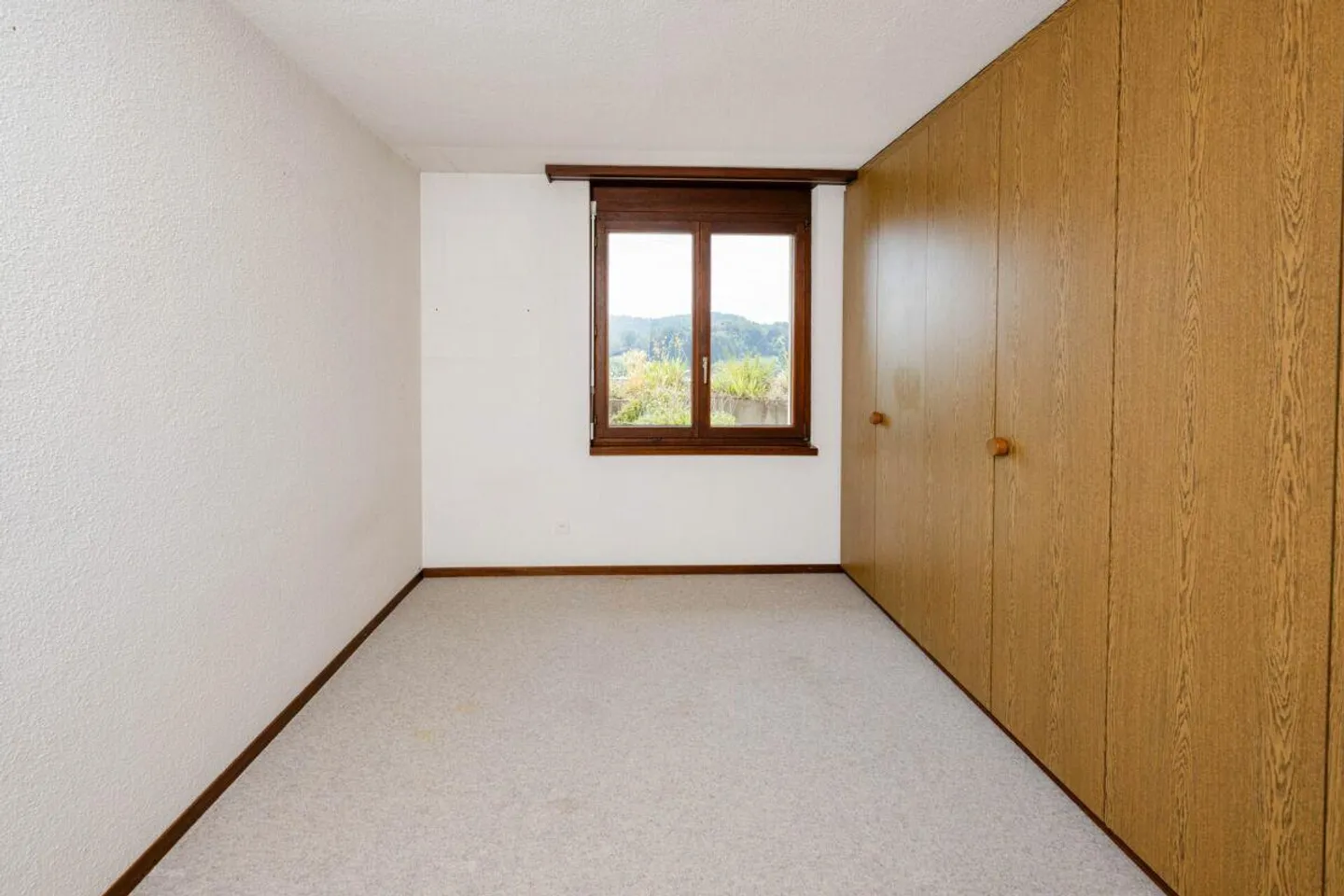 5.5-Room Terrace House with Unobstructed View of the Green - Photo 11 of 13