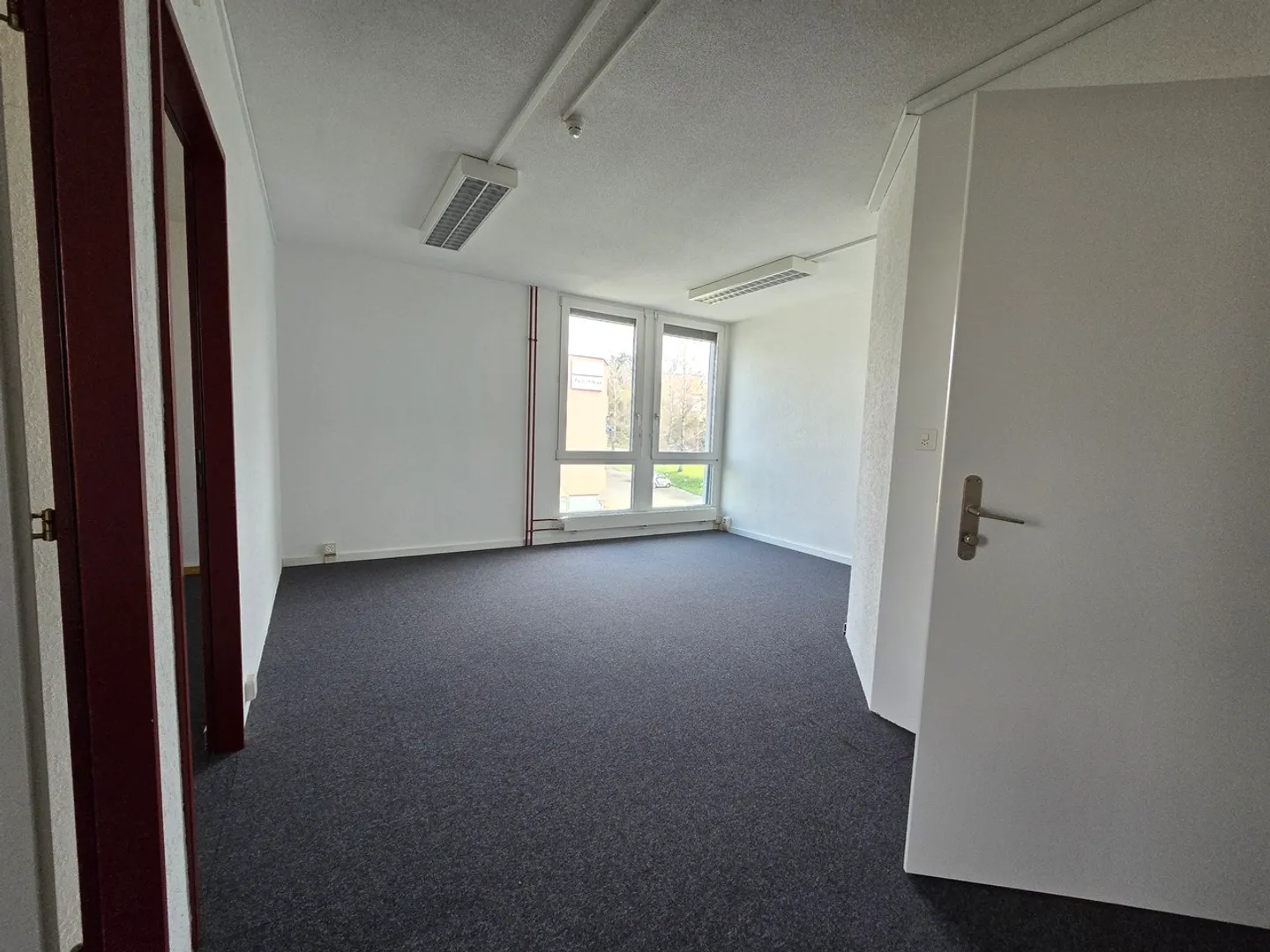 "Plug & Play" Offices of 50m² very well located in Crissier - Photo 2 of 7