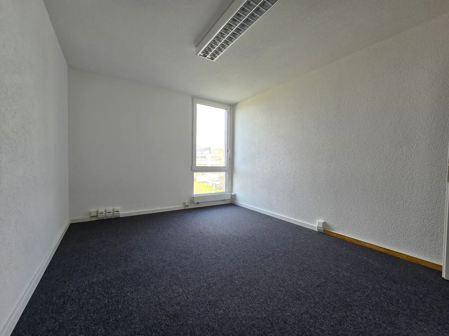 "Plug & Play" Offices of 50m² very well located in Crissier - Photo 4 of 7