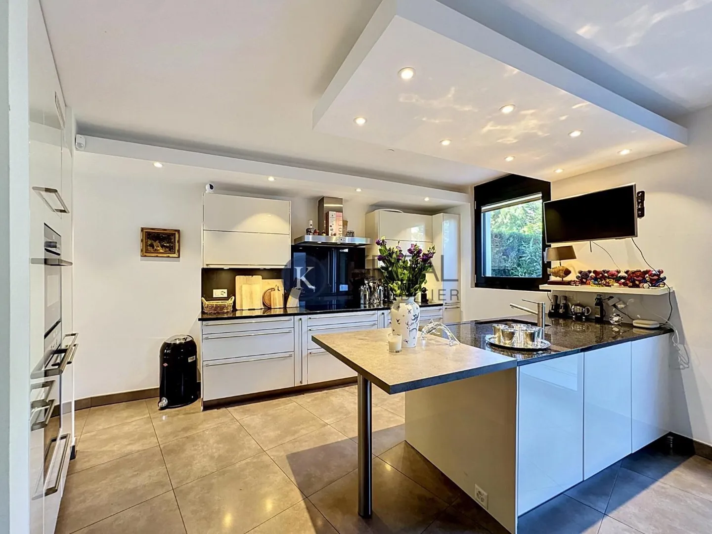 Appartamento elegante in una casa trifamiliare con dotazioni di alta qualità - Foto 3 di 13