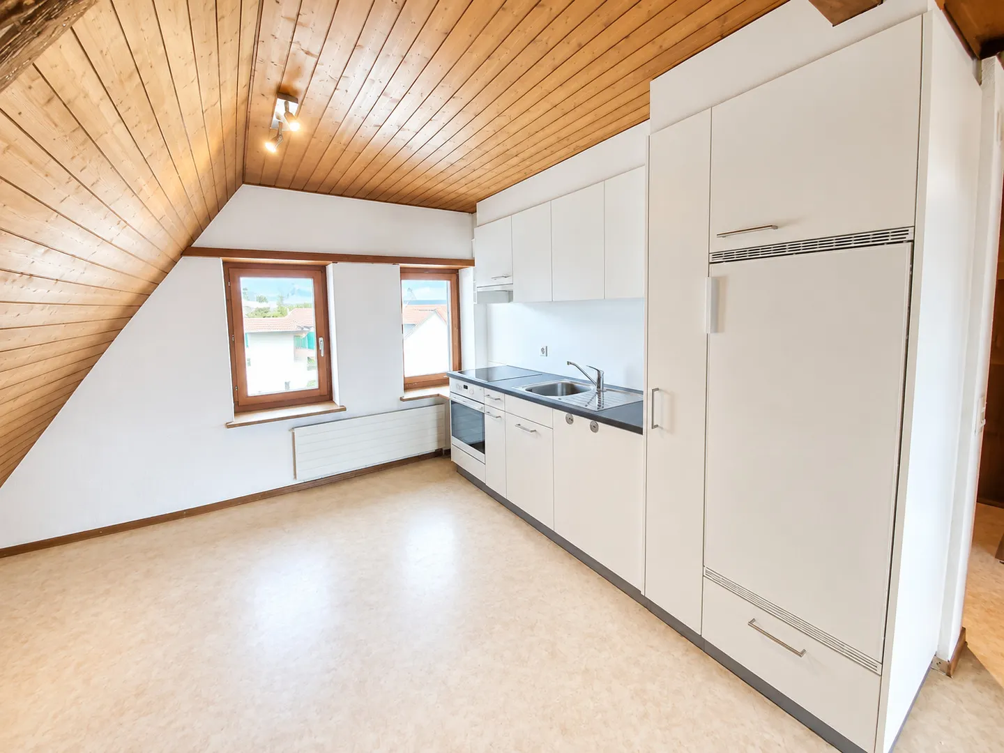 Charmante Dachwohnung in ruhigem 3-Parteien-Haus - Photo 4 sur 9