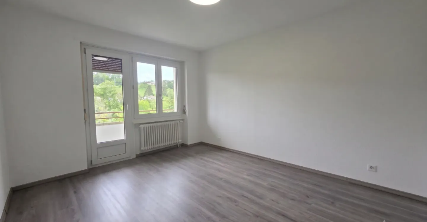 Wunderschöne 3,5-Zimmer moderne und helle Wohnung mit Balkon - Le Locle - Foto 2 von 4