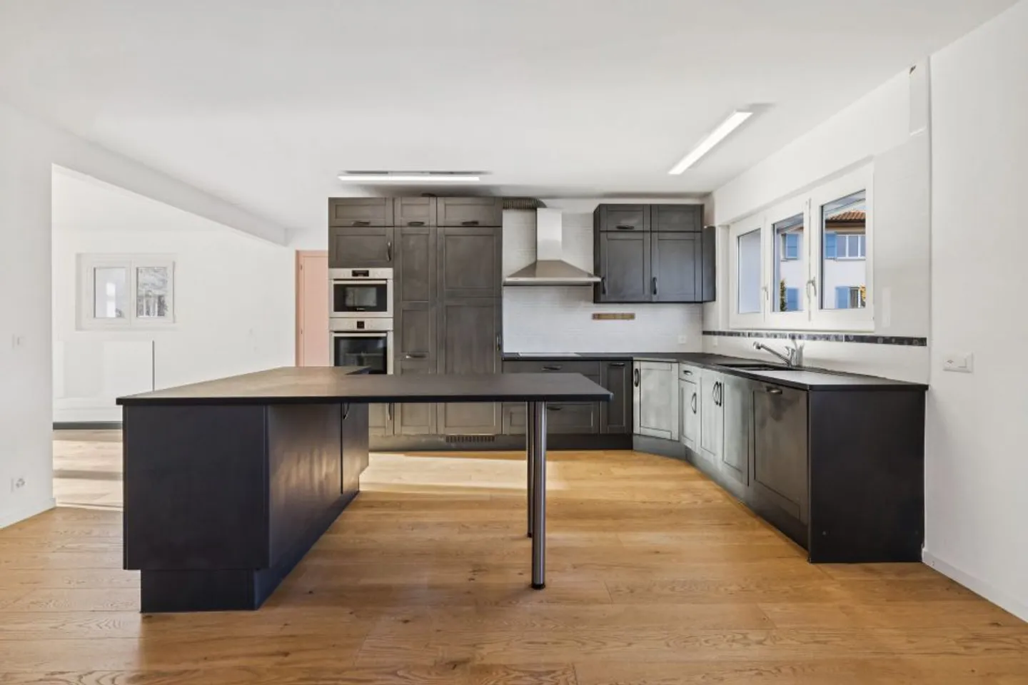 SUPERB SINGLE-FAMILY HOUSE RENOVATED IN VILLA DISTRICT - Photo 5 of 13