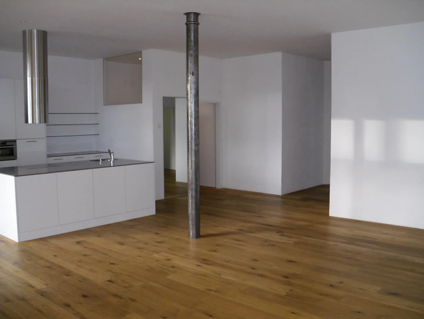 Attraktive, grosse  3 1/2 LOFT-Wohnung zu vermieten, Parterre rechts - Foto 9 von 16