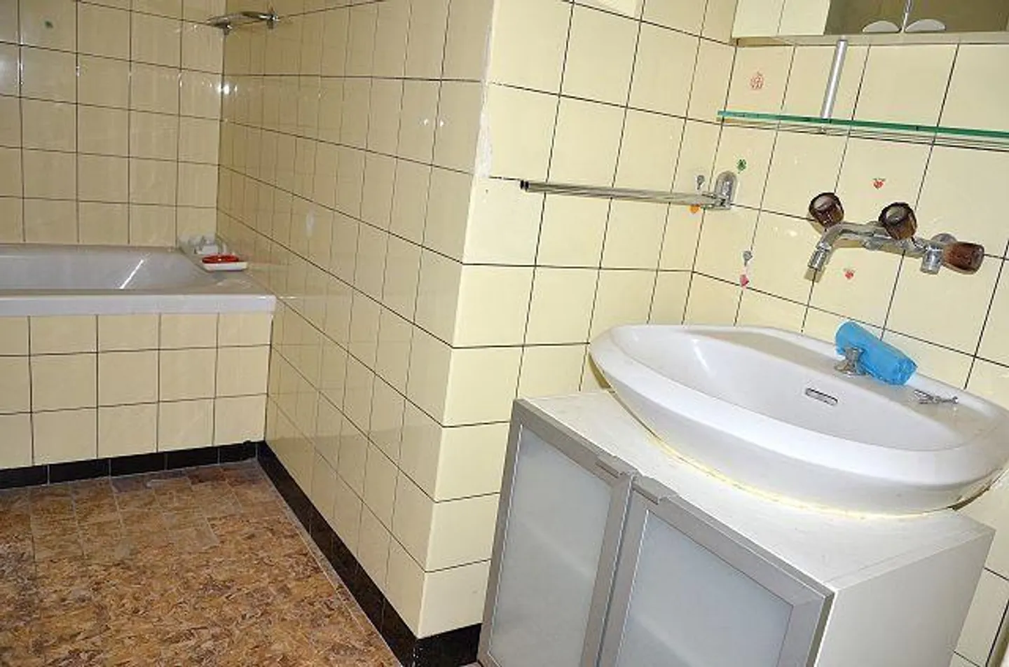 Appartamento di 3 1/2 locali al piano terra con giardino, soleggiato, tranquillo, bella vista - Foto 10 di 25