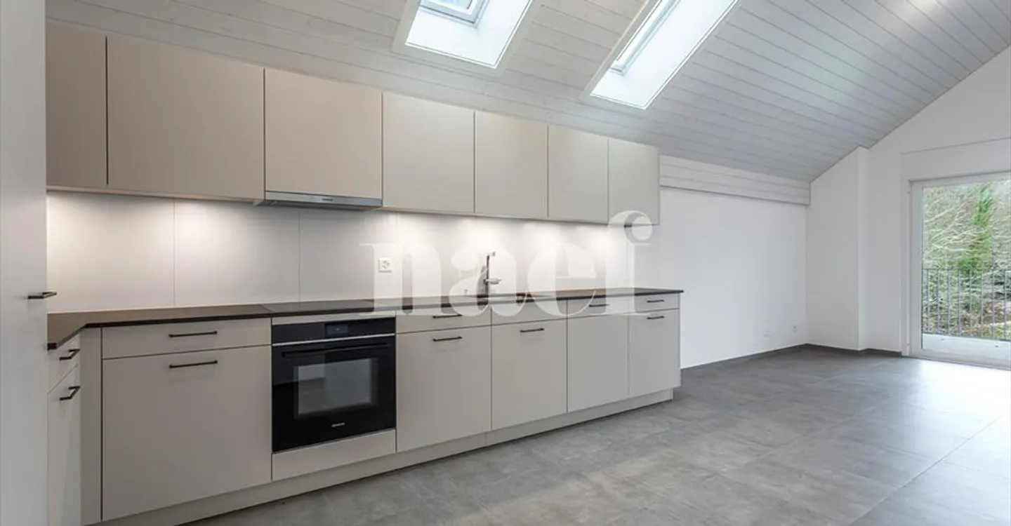Magnifico appartamento di 4.5 stanze in mansarda con loggia in vendita a St-Aubin - Foto 2 di 7
