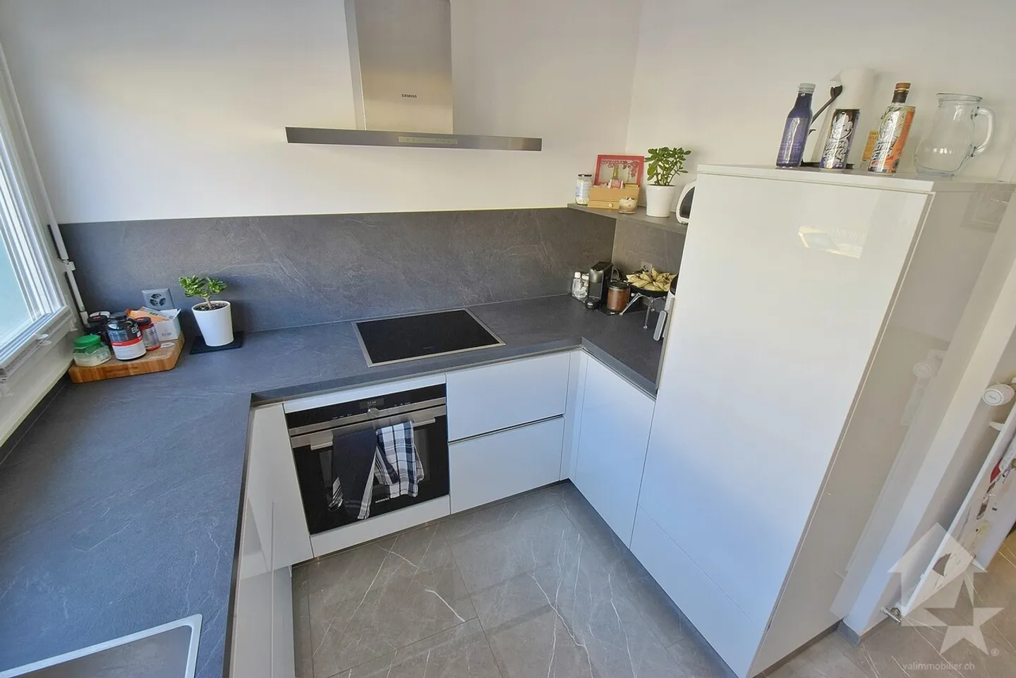 Schöne 4,5 Zimmer, komplett renoviert mit einer großen Terrasse - Foto 9 von 13