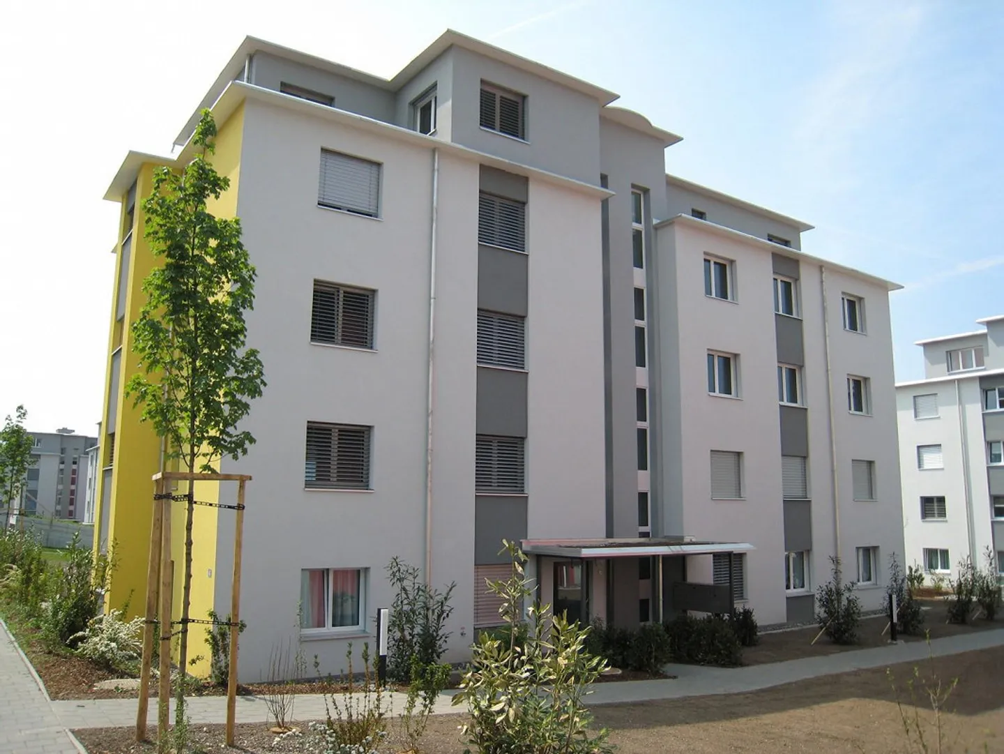 Bellissimo e spazioso appartamento di 3,5 stanze al piano terra in affitto - Foto 1 di 6