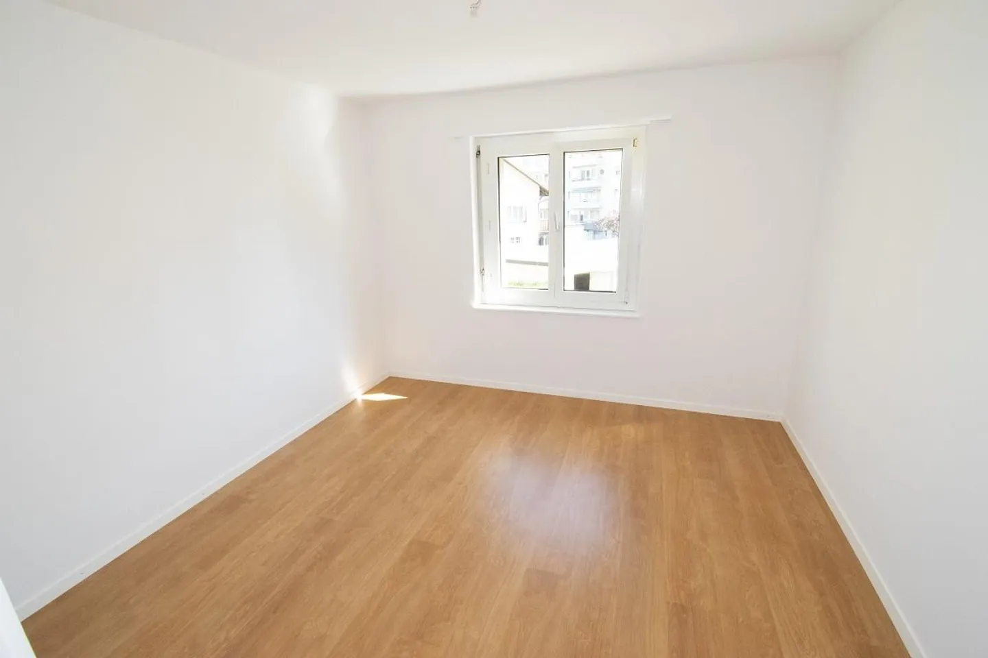 Grosszügige 4.5 Zimmerwohnung im Erdgeschoss - Foto 7 von 10