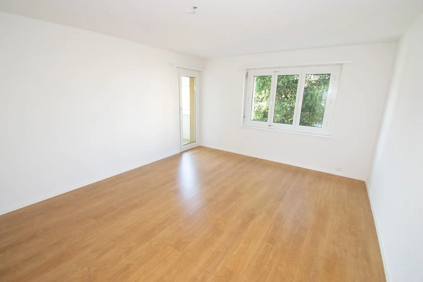 Grosszügige 4.5 Zimmerwohnung im Erdgeschoss - Foto 1 von 10