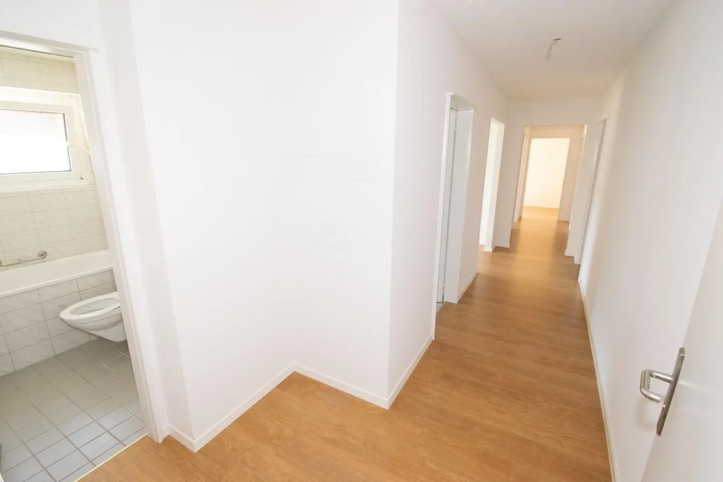 Grosszügige 4.5 Zimmerwohnung im Erdgeschoss - Foto 2 von 10