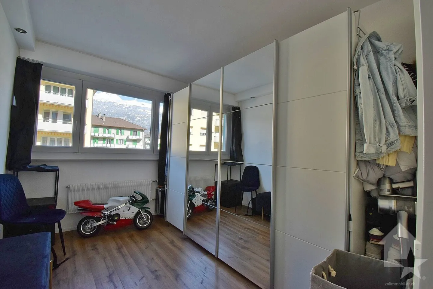 Schöne 4,5 Zimmer, komplett renoviert mit einer großen Terrasse - Foto 11 von 13