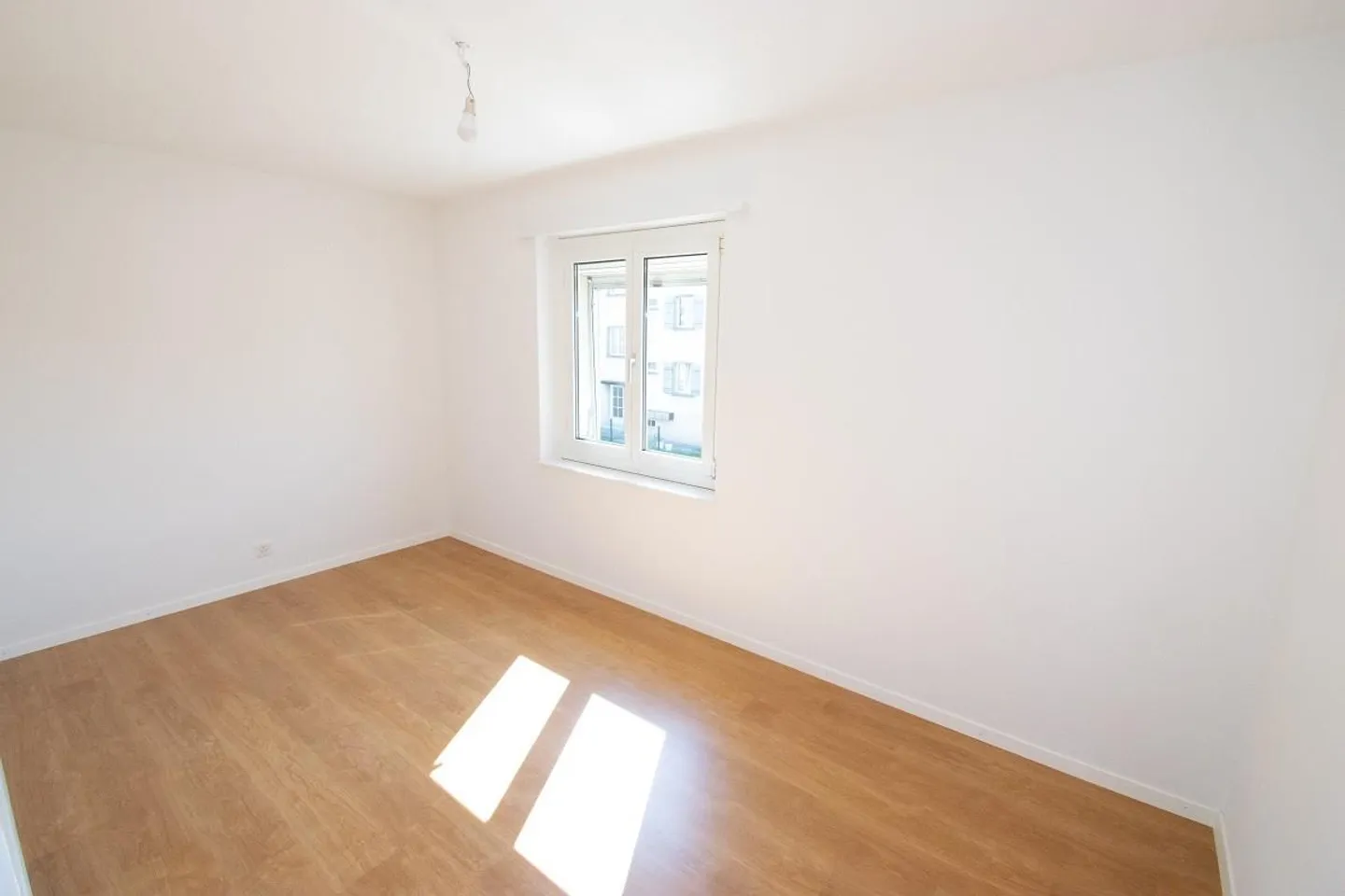 Grosszügige 4.5 Zimmerwohnung im Erdgeschoss - Foto 5 von 10