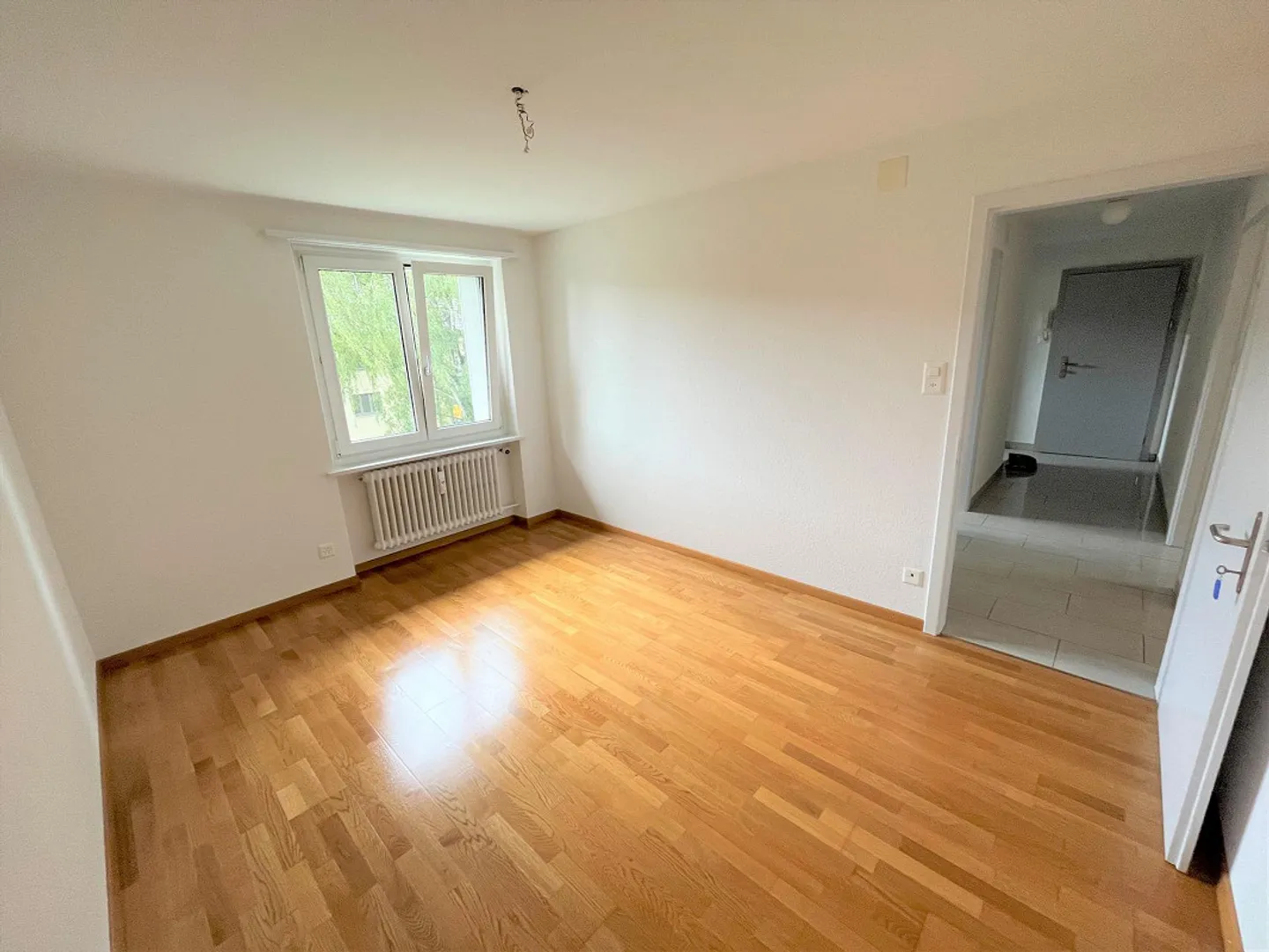 Ampio appartamento di 3.0 locali con grande balcone in posizione tranquilla - Foto 5 di 9