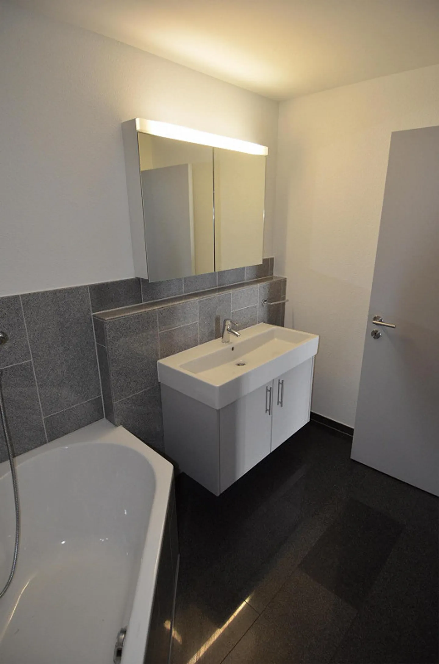 Appartement exclusif de 4 1/2 pièces (W06) - Photo 8 sur 12