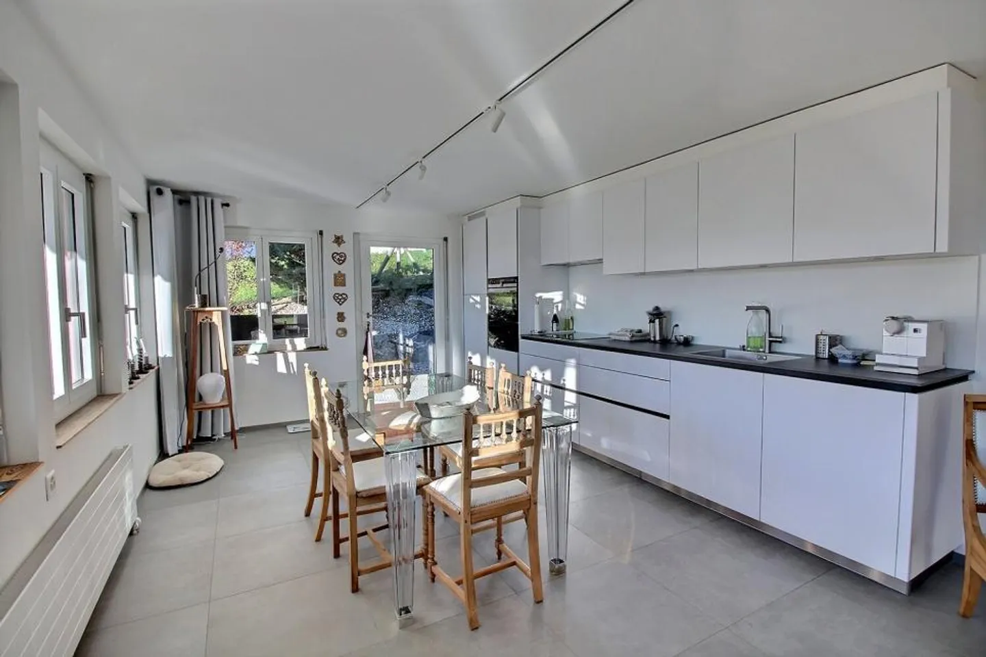 Superbo appartamento di 6 stanze completamente ristrutturato con terrazza e giardino - Foto 5 di 13