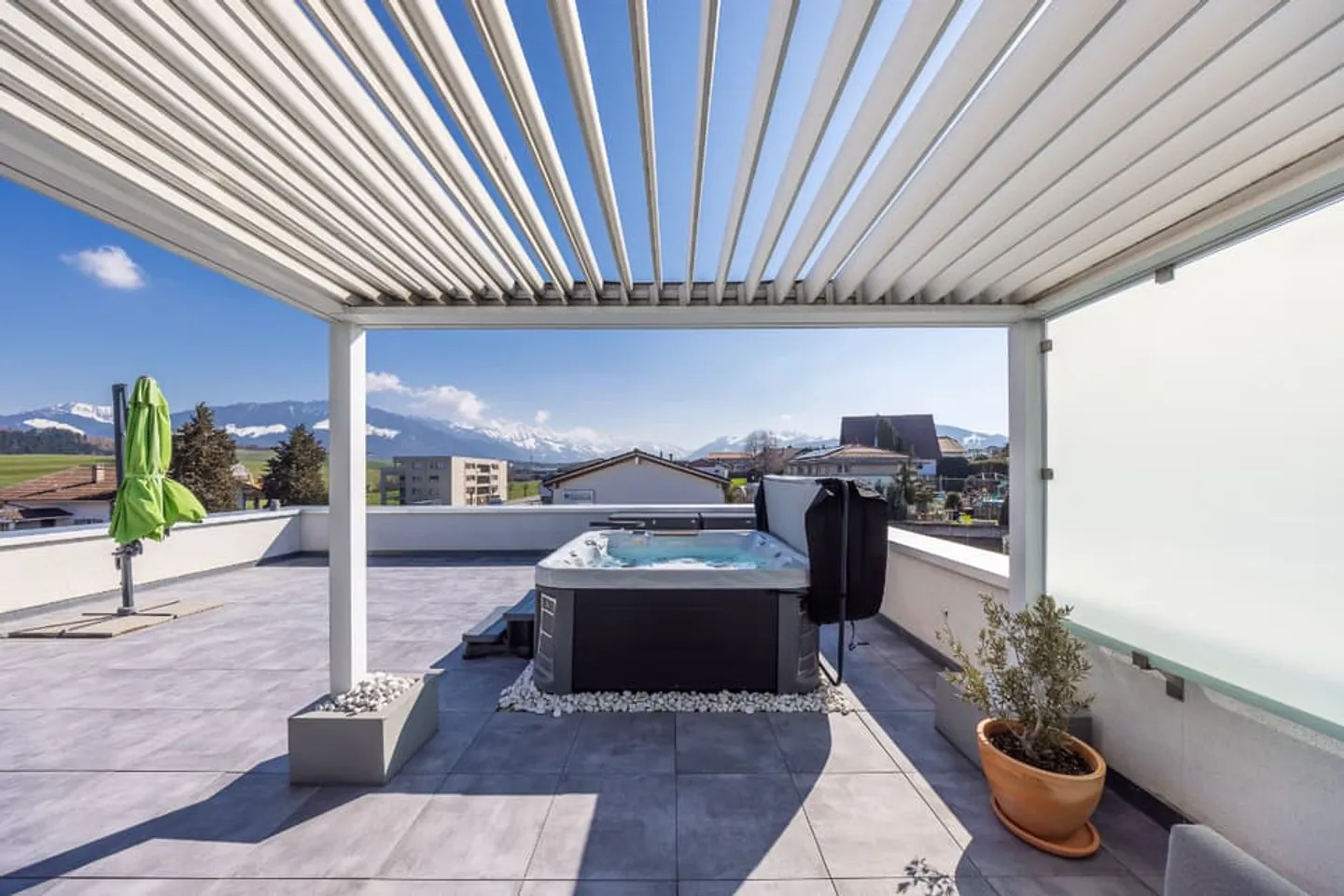 Attique en Duplex avec Terrasse Splendide - Photo 3 sur 13