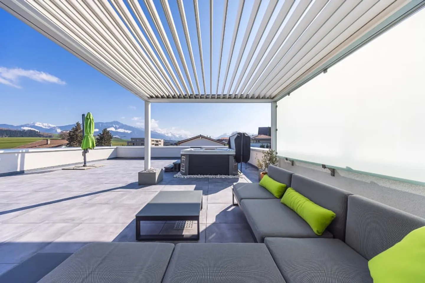 Attique en Duplex avec Terrasse Splendide - Photo 2 sur 13