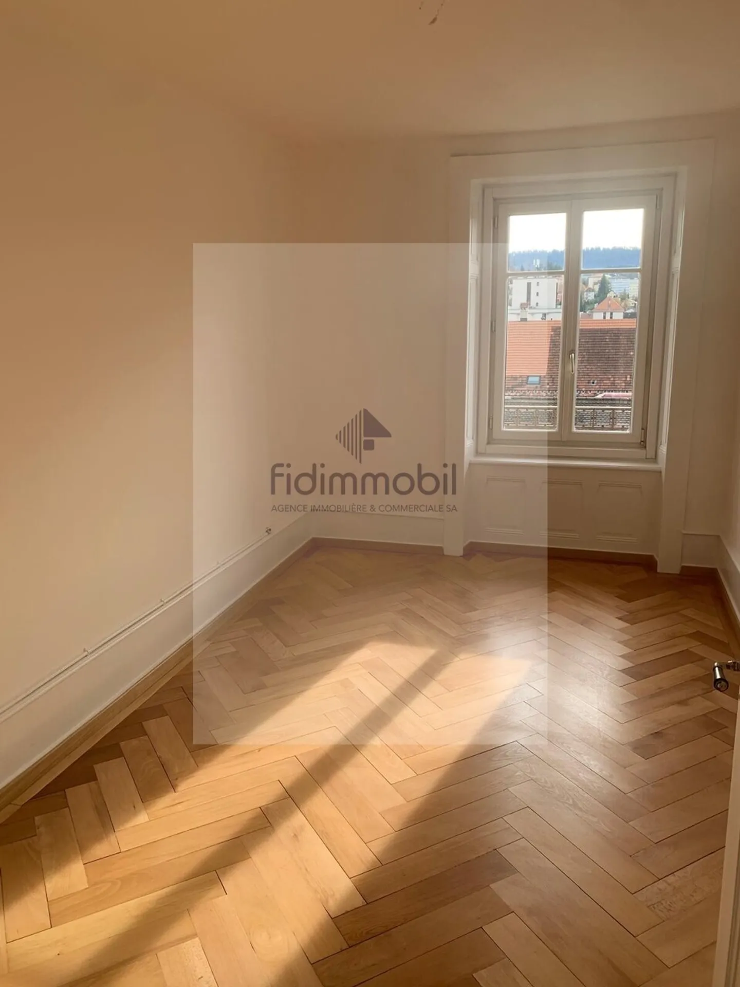 Grand appartement avec balcon - Photo 3 sur 8