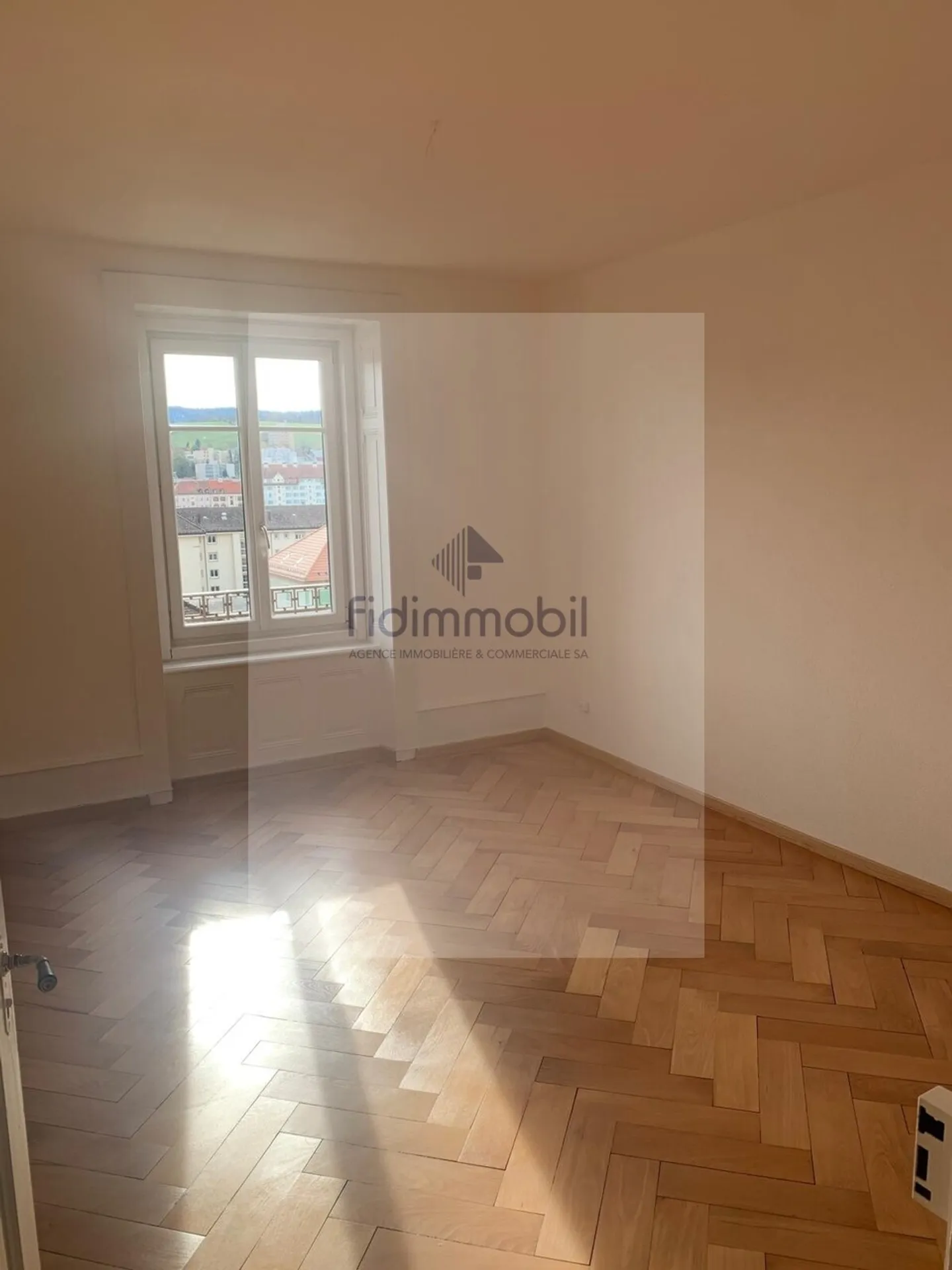 Grand appartement avec balcon - Photo 4 sur 8