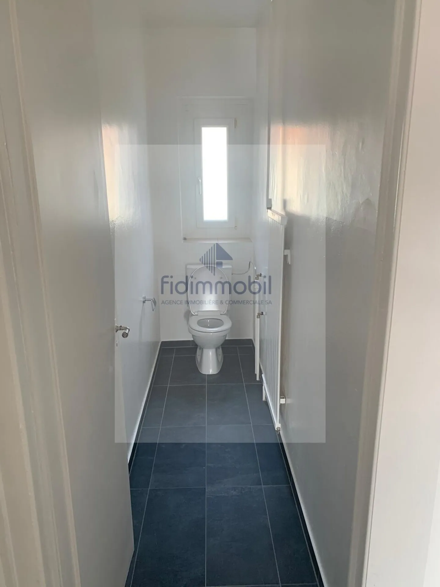 Grand appartement avec balcon - Photo 8 sur 8