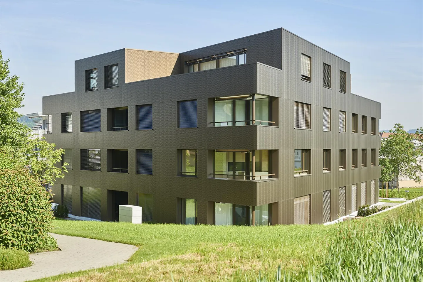 High-quality 3.5-room apartment with a view of greenery - Photo 1 of 9