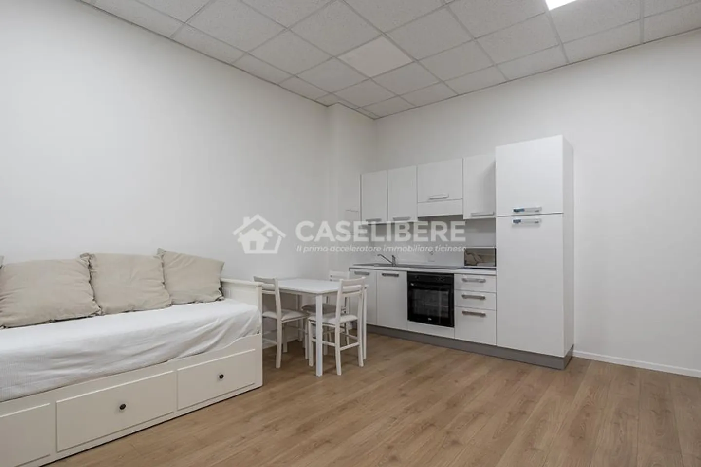 COMODO MONOLOCALE ARREDATO A CHIASSO - Foto 2 di 7