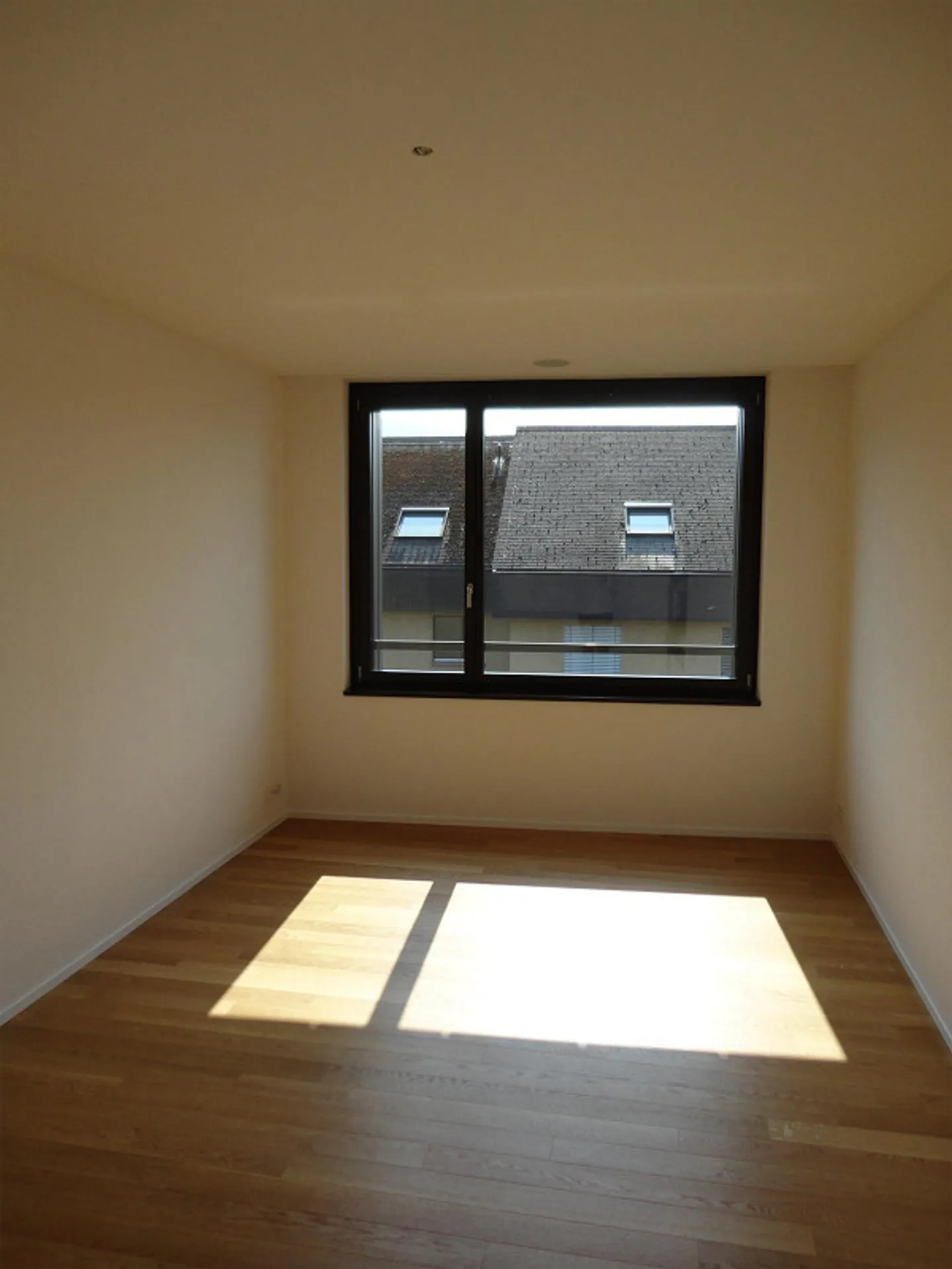 High-quality 3.5-room apartment with a view of greenery - Photo 5 of 9