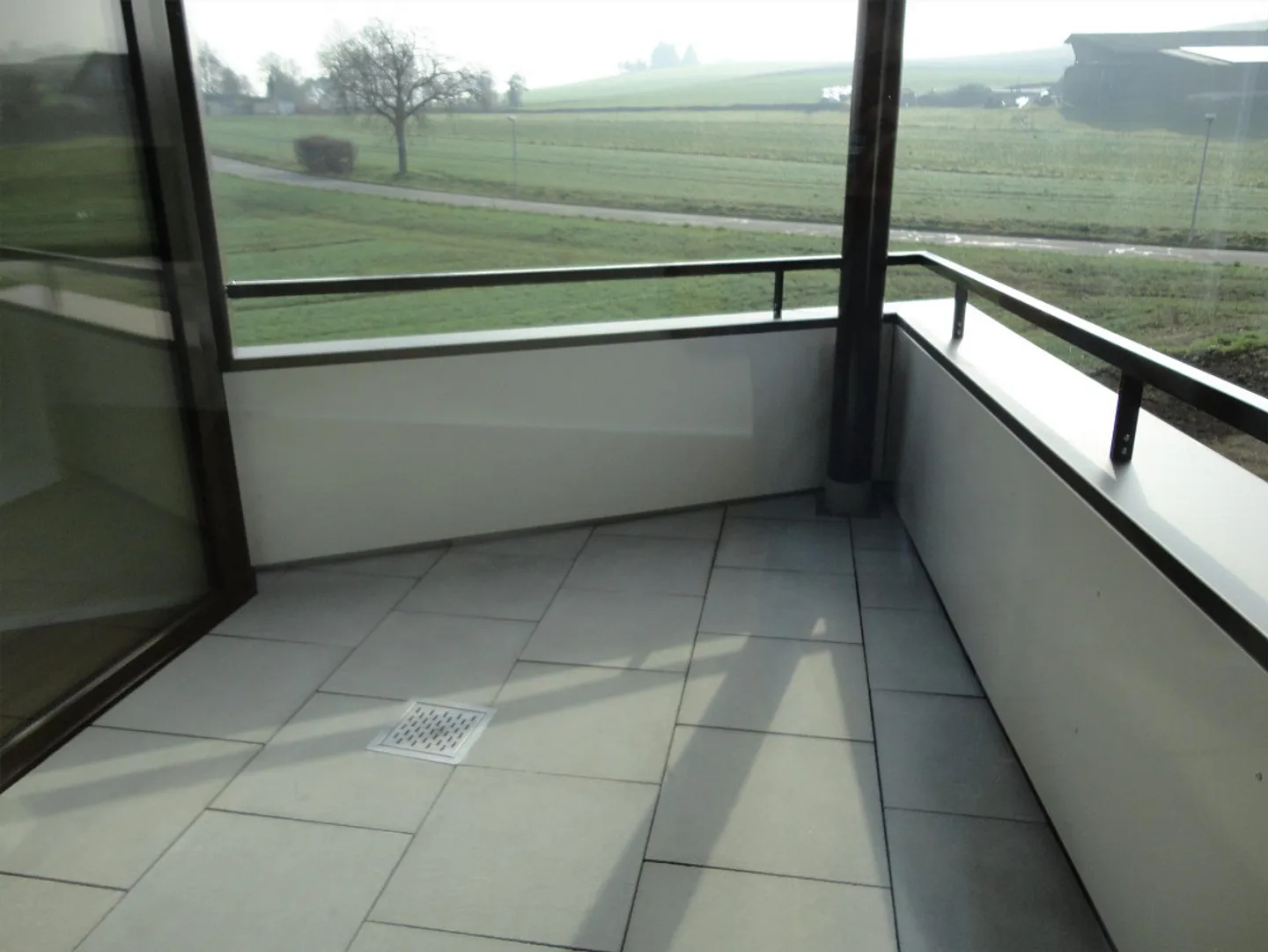 High-quality 3.5-room apartment with a view of greenery - Photo 8 of 9