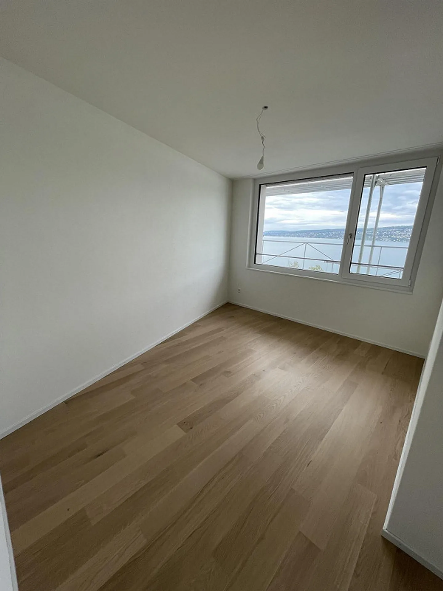 Moderne 2.5-Zimmerwohnung in Horgen mit traumhafter Seesicht - Photo 4 of 7