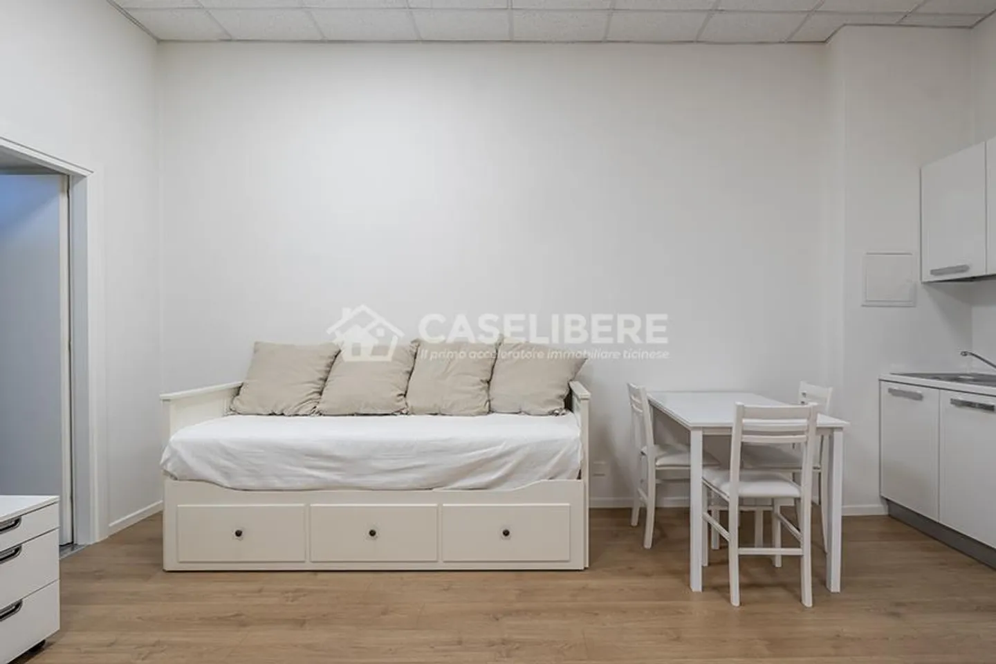 COMODO MONOLOCALE ARREDATO A CHIASSO - Foto 5 di 7