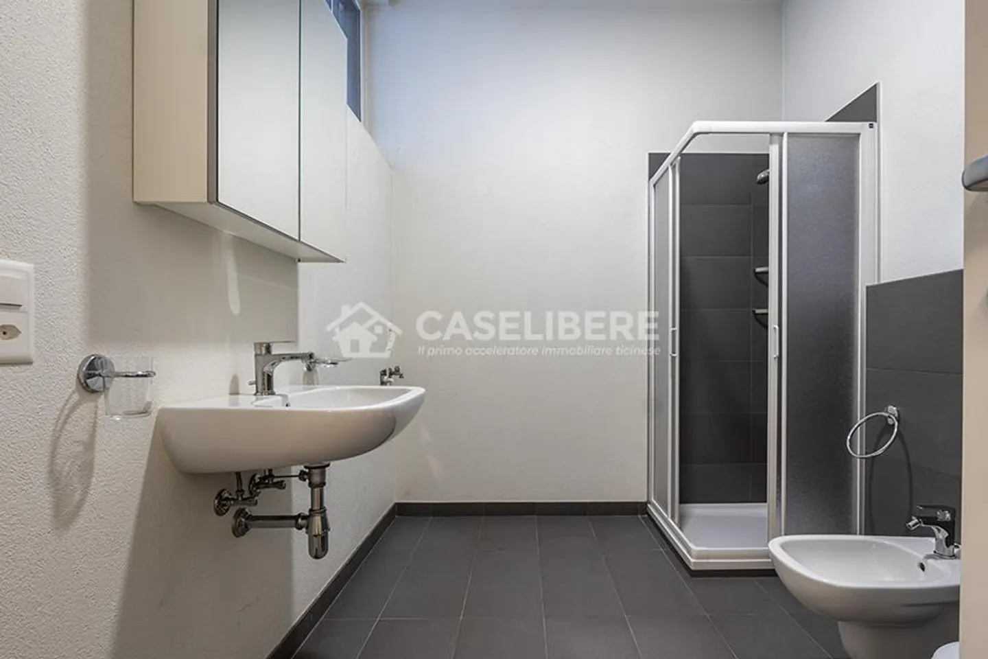 COMODO MONOLOCALE ARREDATO A CHIASSO - Foto 6 di 7