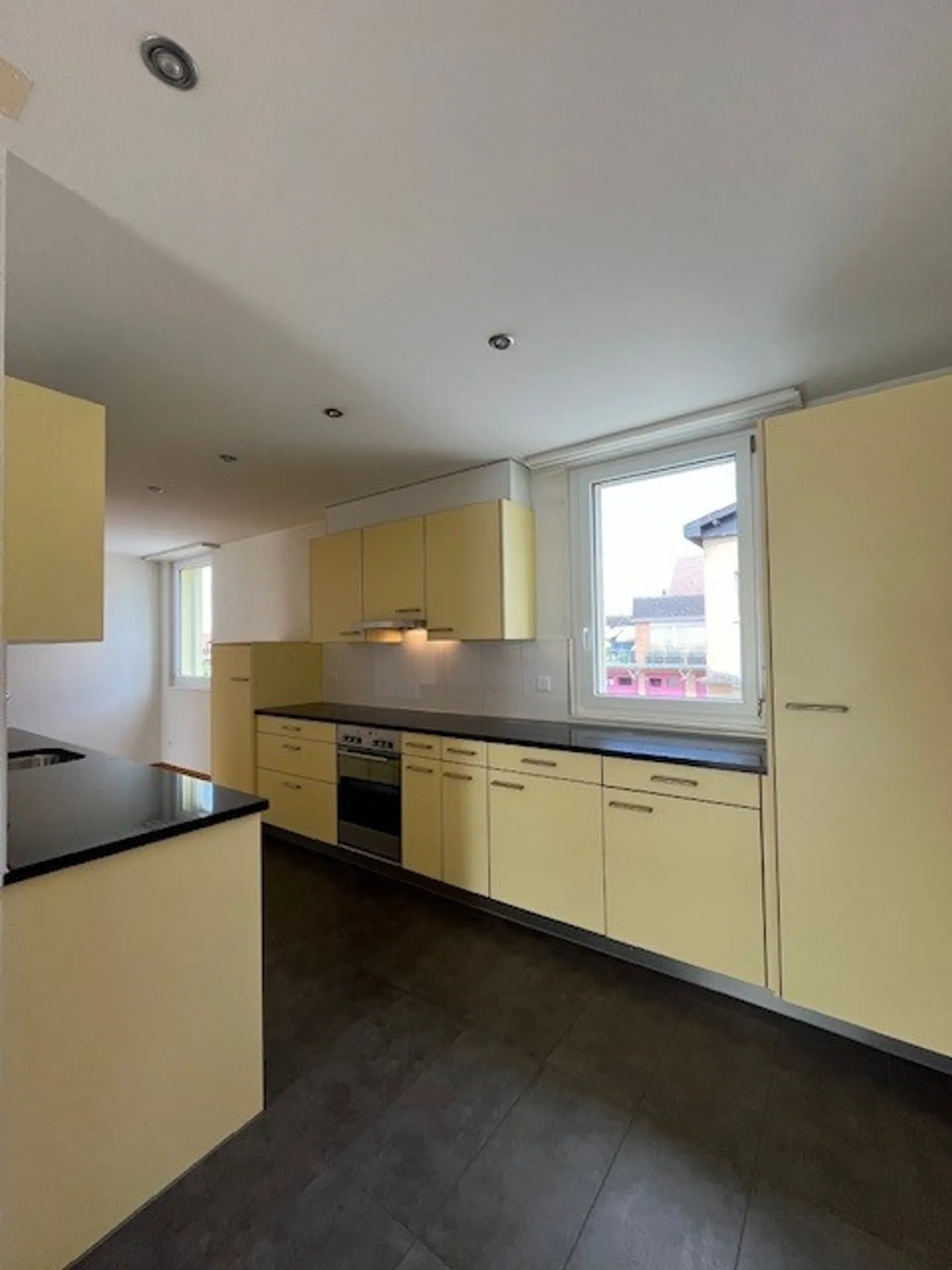 Spezielle 4.5-Zimmer-Galeriewohnung für Ihre Familie/WG? (Nähe IKEA) - Foto 2 von 13