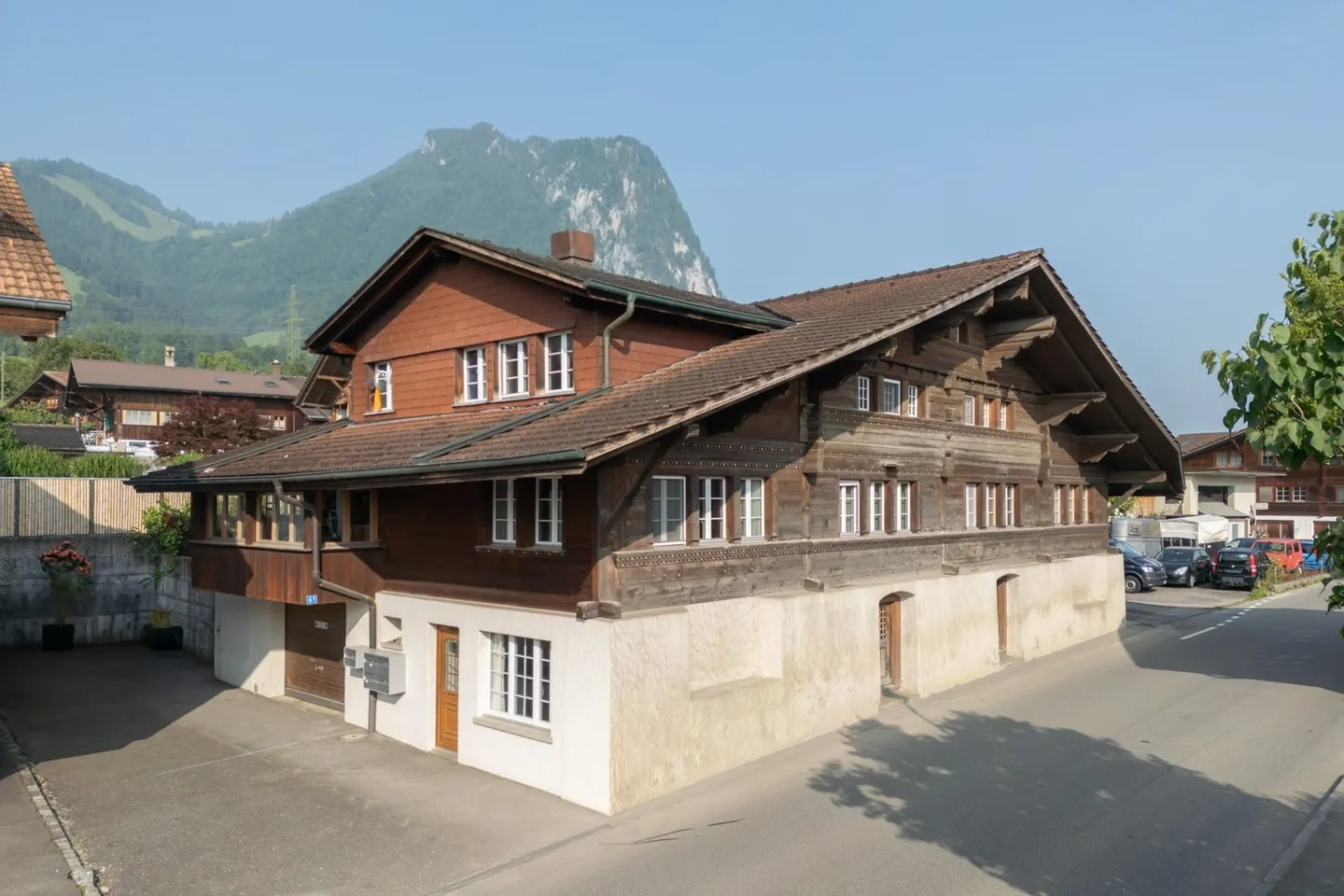 Propriété d'investissement charmante avec un flair historique - petite maison multifamiliale à Reutigen - Photo 2 sur 34