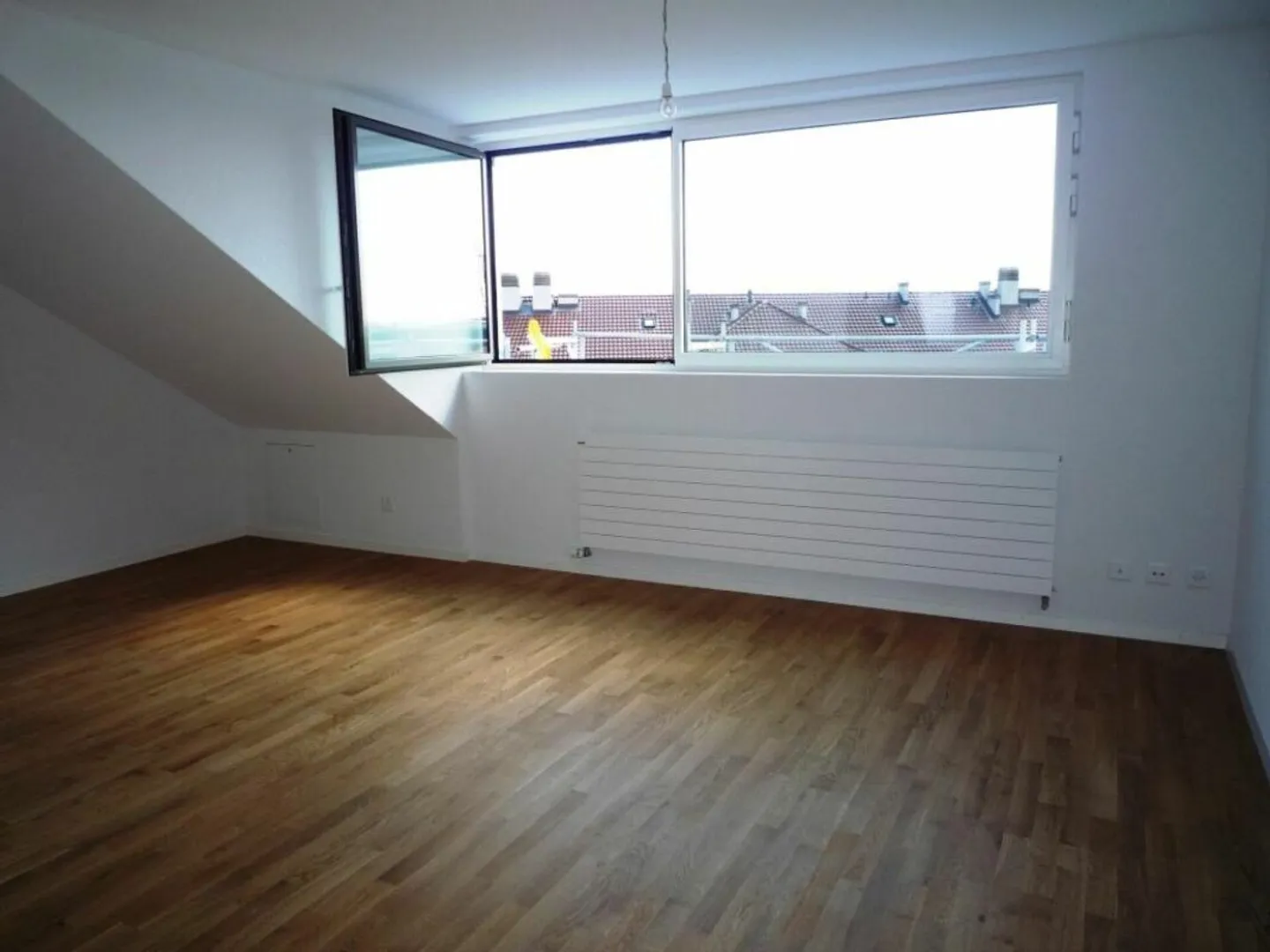 2-room apartment close to the lake and all amenities! - Photo 1 of 4